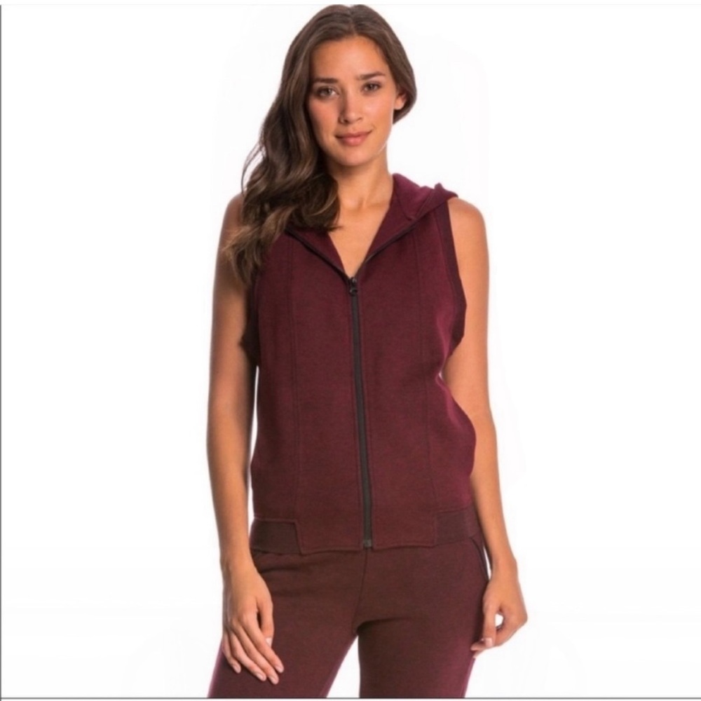 ONZIE red sleeveless vest M/L